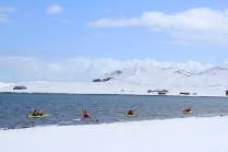 Fazendo caiaque em Deception Island, na Antártida